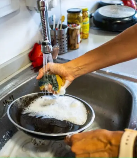 clean stainless steel cookware