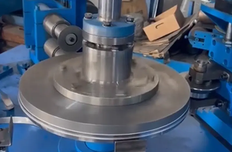 Stainless steel cookware manufacturing step 3 — grinding the edge of stainless steel discs